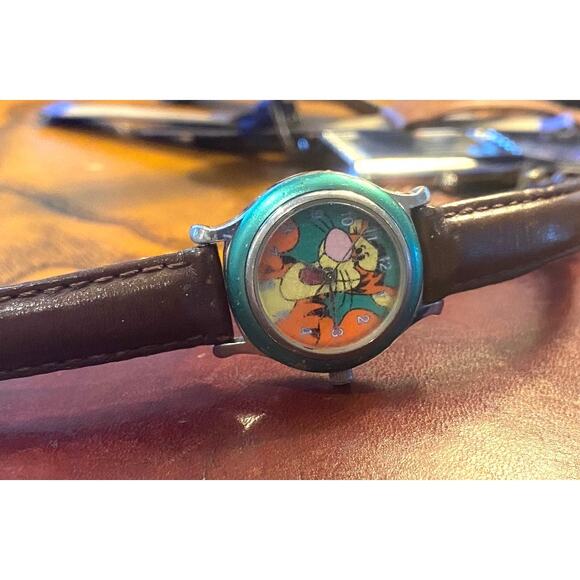 VTG RARE Women's 24mm Disney Tigger Watch By Fossil, DS-452 - Picture 2 of 4